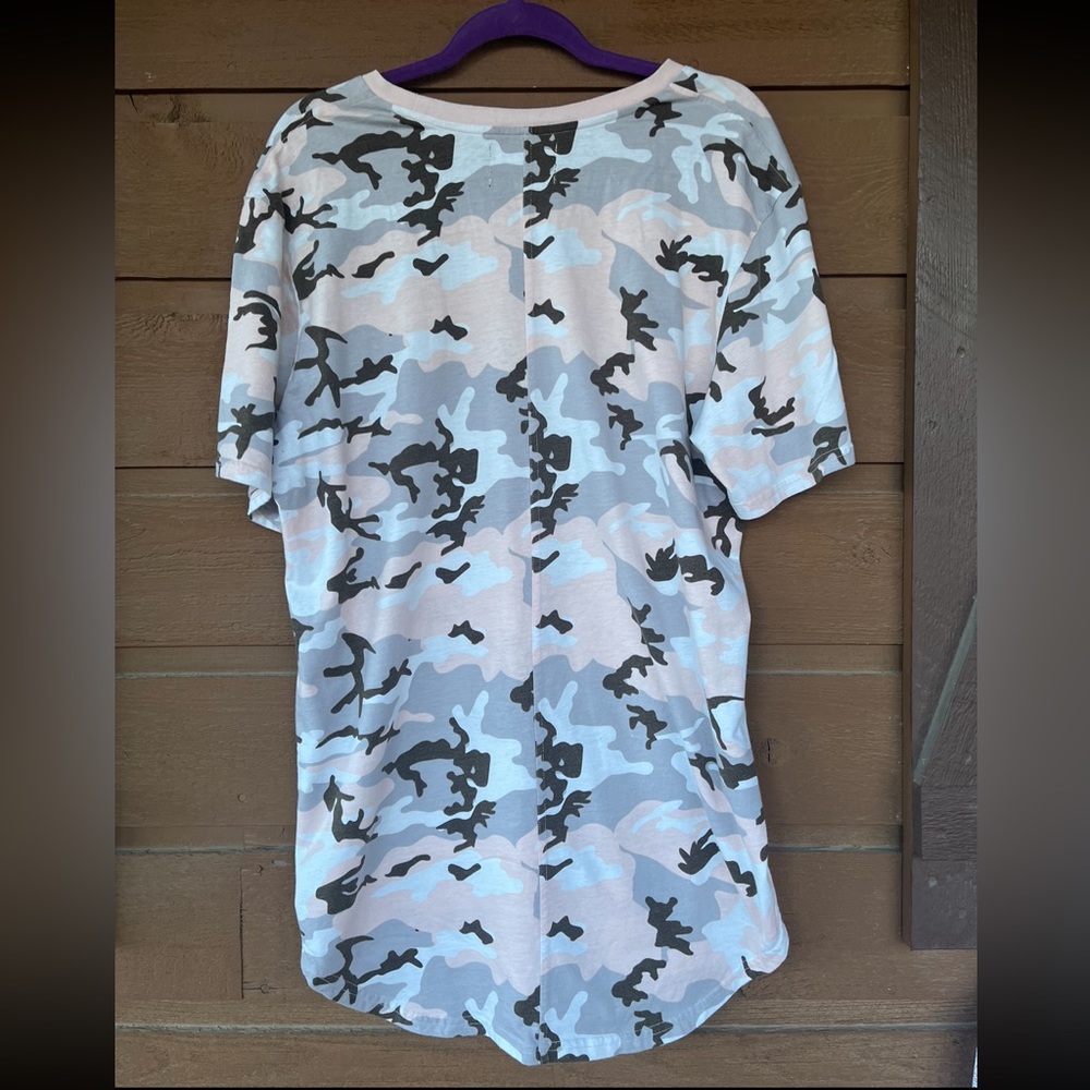 COPY - Pacsun Longer Fit XL women’s short sleeve camouflage tee shirt. EUC - Picture 2 of 5